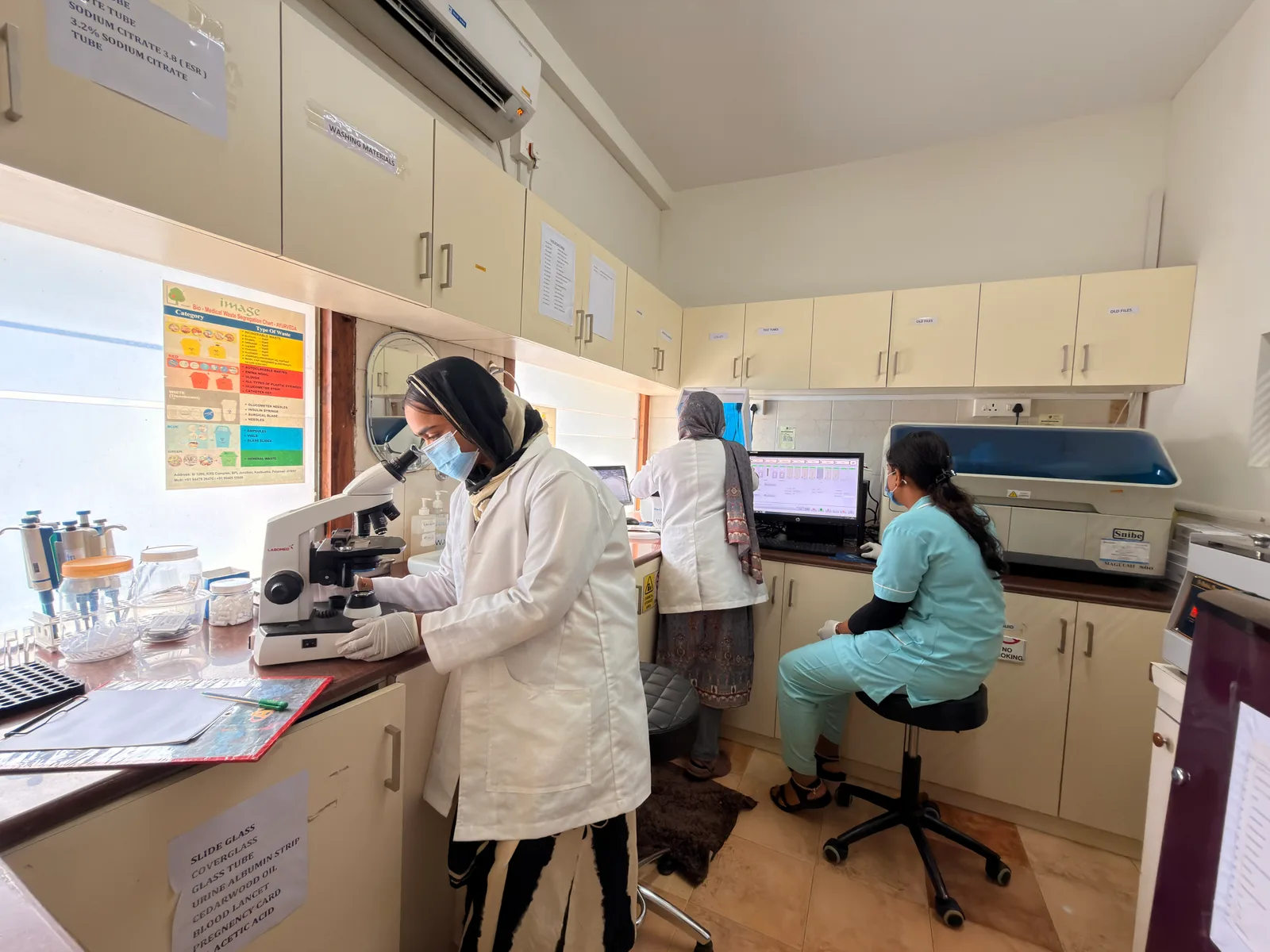 Fully automated clinical laboratory providing fast, accurate diagnostic testing Automated pathology and biochemistry diagnostic laboratory at Ayurgreen Hospital