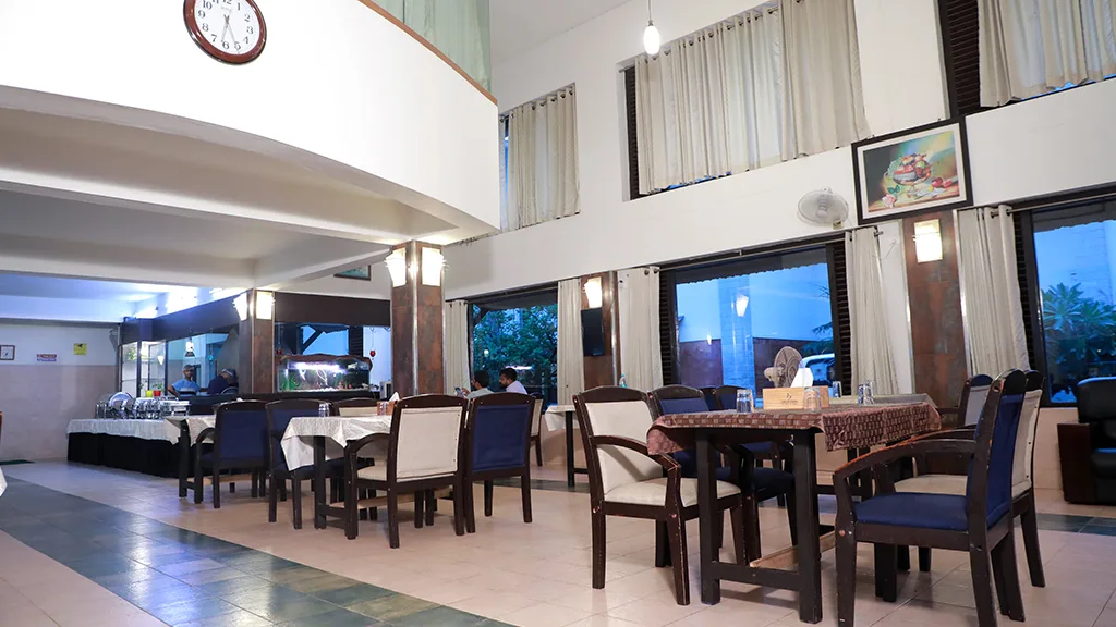 Pure vegetarian Ayurvedic dining hall preparing satvic dosha-customized meals Shadrasa pure vegetarian Ayurvedic dining hall serving customized dosha-specific meals