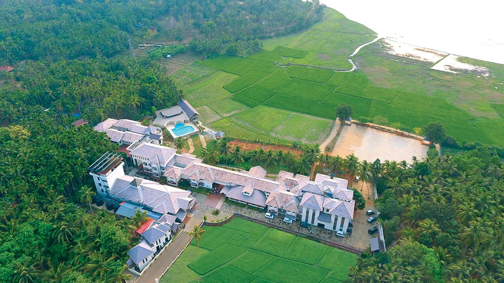 Panoramic view of Ayurgreen Hospital's lush green campus in Kerala Ayurgreen Hospital panoramic scenic campus, open courtyards, and Kerala architecture